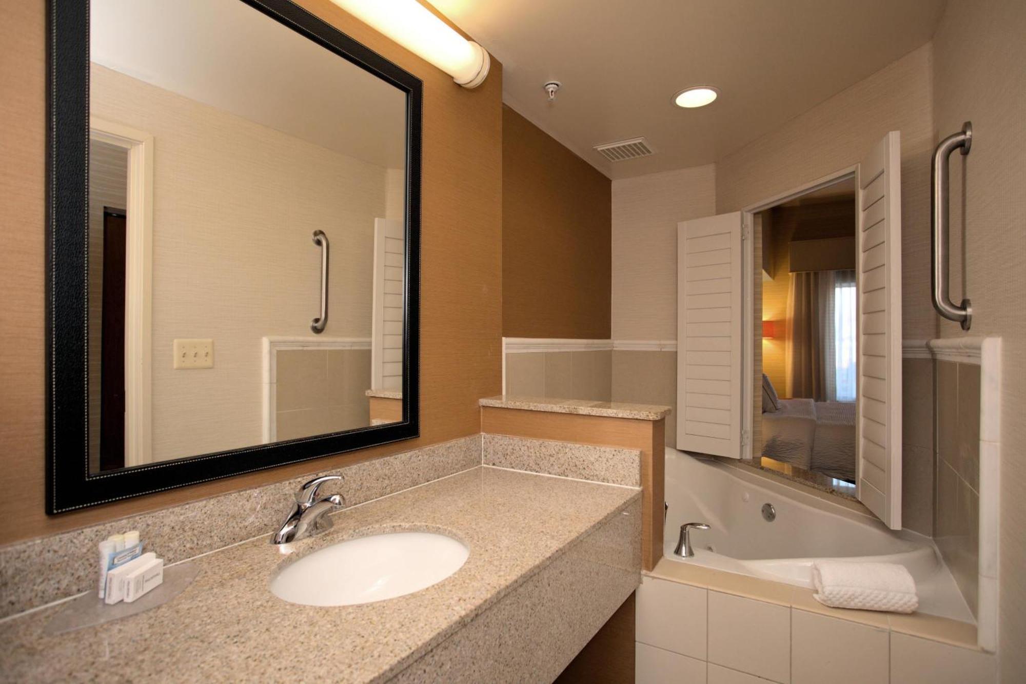 Fairfield Inn & Suites By Marriott Edison - South Plainfield Екстер'єр фото